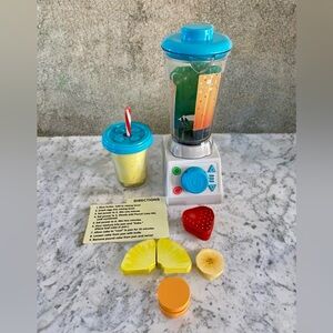 Melissa & Doug Smoothie Maker, Working Pretend Play Blender Set with Toy Food.